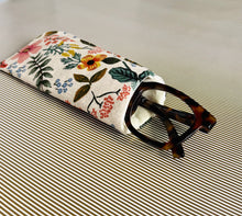 Load image into Gallery viewer, Amalfi Gardens Floral Padded Glasses Case – Linen Cotton Quilted Sleeve for Sunglasses & Reading Glasses | Stylish Protective Cover