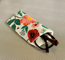 Load image into Gallery viewer, Camont Floral Padded Glasses Case – Linen Cotton Quilted Sleeve for Sunglasses & Reading Glasses | Stylish Protective Cover