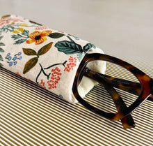Load image into Gallery viewer, Amalfi Gardens Floral Padded Glasses Case – Linen Cotton Quilted Sleeve for Sunglasses & Reading Glasses | Stylish Protective Cover