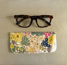 Load image into Gallery viewer, English Garden Padded Glasses Case – Linen Cotton Quilted Sleeve for Sunglasses & Reading Glasses | Stylish Protective Cover