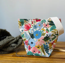 Load image into Gallery viewer, Knitter's yarn ball bag in spring floral