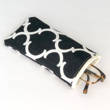 Load image into Gallery viewer, Elegant lattice soft glasses case