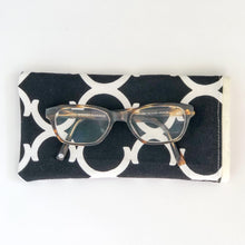 Load image into Gallery viewer, Elegant lattice soft glasses case