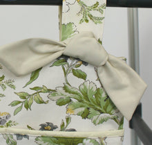 Load image into Gallery viewer, White Hydrangea walker bag