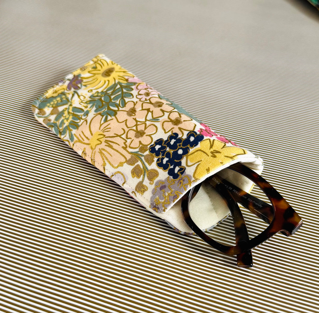 English Garden Padded Glasses Case – Linen Cotton Quilted Sleeve for Sunglasses & Reading Glasses | Stylish Protective Cover