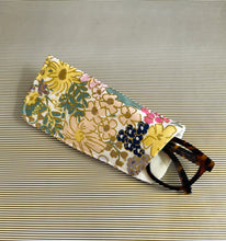 Load image into Gallery viewer, English Garden Padded Glasses Case – Linen Cotton Quilted Sleeve for Sunglasses &amp; Reading Glasses | Stylish Protective Cover
